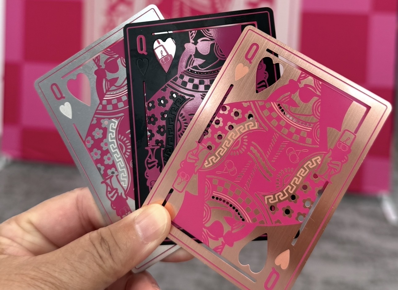StayCurious metal playing cards: Queen of Hearts, Queen of Diamonds